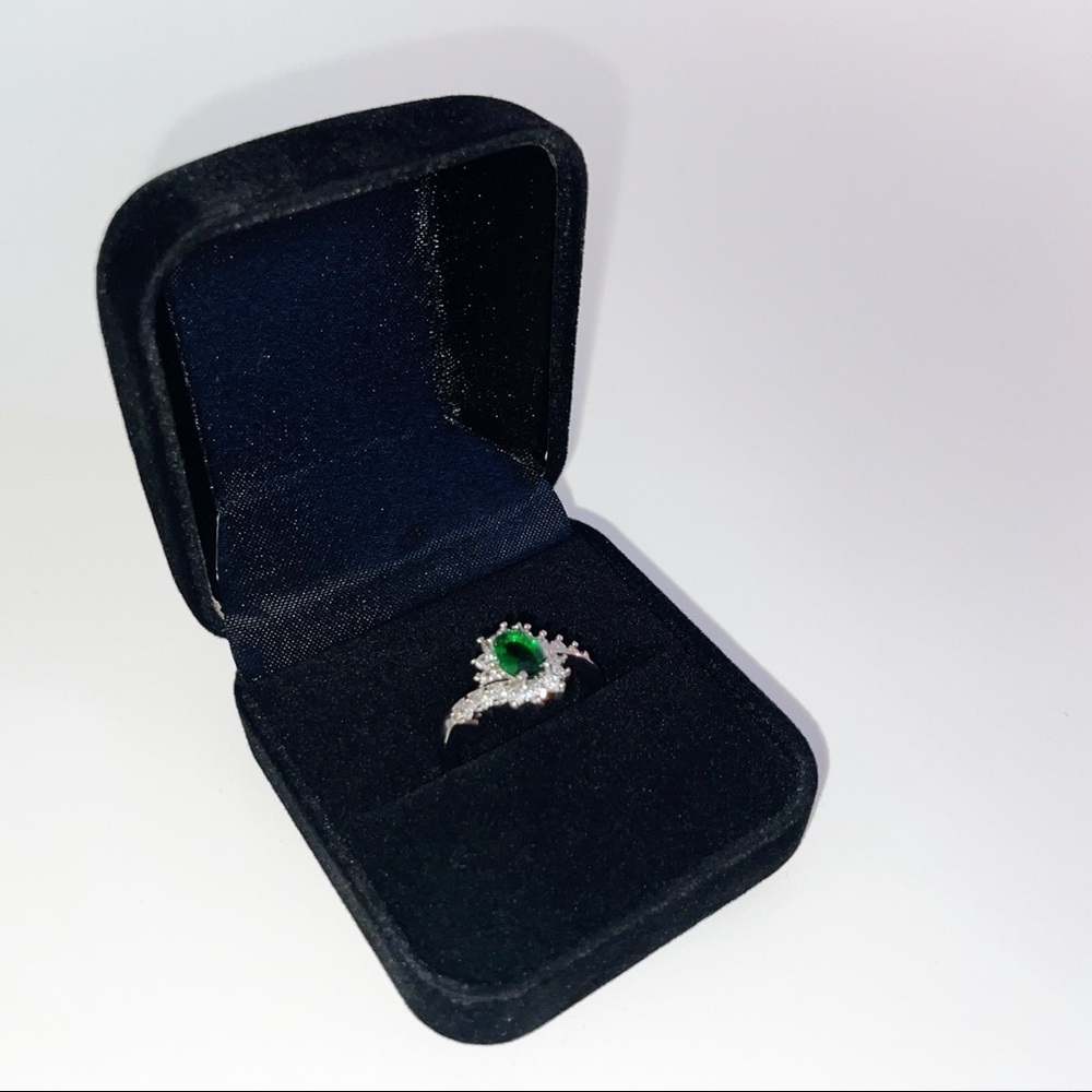 925 Sterling Silver Ring with Cubic Zirconia - Picture 6 of 6